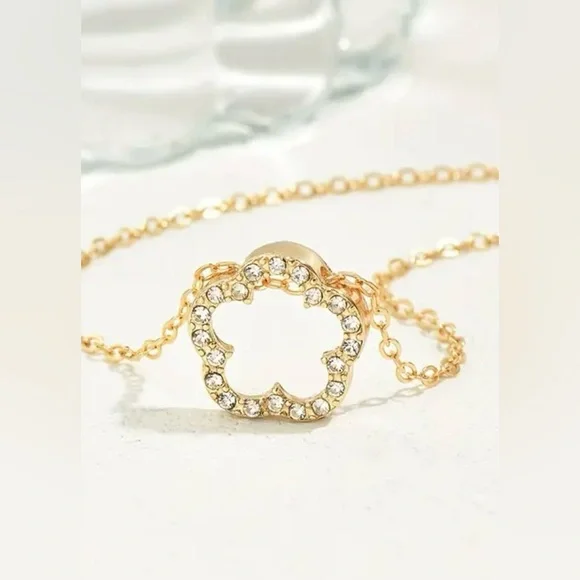 Cubic Zirconia Clover necklace, open design. - Picture 1 of 3